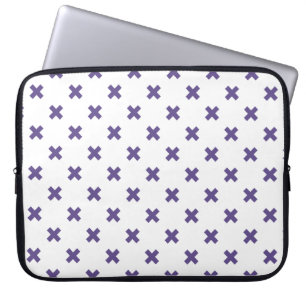 Ultra violette Kreuzstiche auf weiß Laptopschutzhülle