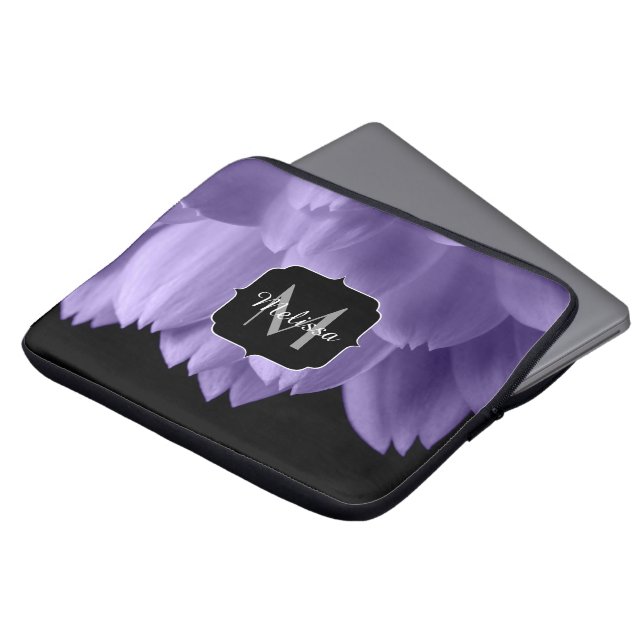 Ultraviolett, lila Blume, Schwarz Monogramm Laptopschutzhülle (Vorne Oben)
