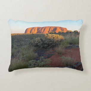 Uluru Sunrise and Desert Flora Dekokissen