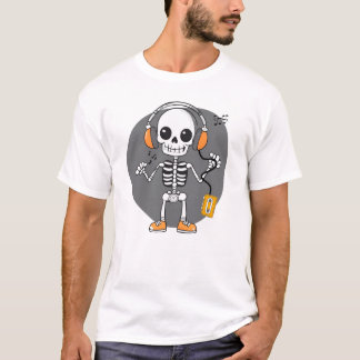 Um esqueleto cômico ouvindo música retro T-Shirt