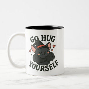 Umarme Dich Selbst Fledermaus-Tasse – Süße Hallowe Zweifarbige Tasse