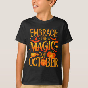 Umarme die Magie des Oktobers T-Shirt
