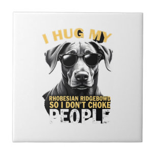 Umarme meinen Rhodesian Ridgeback, damit ich Leute Fliese