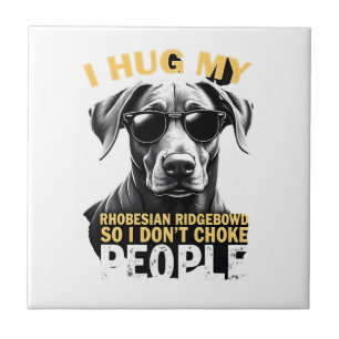 Umarme meinen Rhodesian Ridgeback, damit ich Leute Fliese