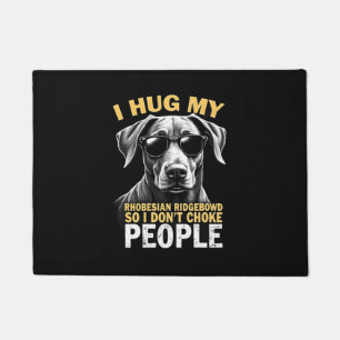 Umarme meinen Rhodesian Ridgeback, damit ich Leute Fußmatte