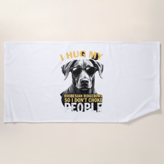 Umarme meinen Rhodesian Ridgeback, damit ich Leute Strandtuch