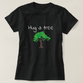 Umarmen einer Baumgrafik und Wörter T-Shirt