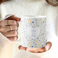 Umarmen in einer Tasse Herz Wildblume Blumencoffee