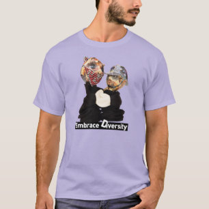 Umarmungs-Diversity-Räuber und Polizist T-Shirt