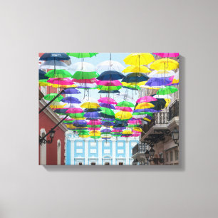 Umbrellas über den Straßen von San Juan und dem He Leinwanddruck