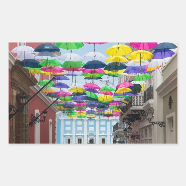 Umbrellas über den Straßen von San Juan und dem He Rechteckiger Aufkleber (Vorderseite)
