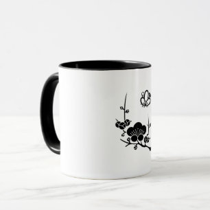 Ume-Ast und Butterfly-förmige Raupenblüte Tasse
