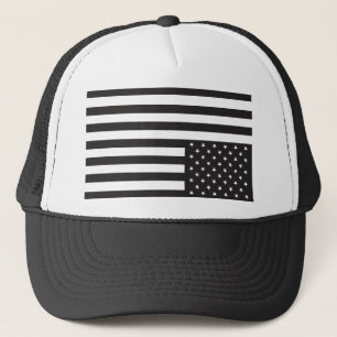 Umgedrehte amerikanische Flagge im Schwarzen Truckerkappe