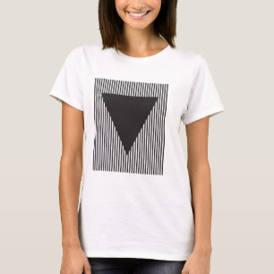 Umgedrehtes Dreieck auf gestreiftem Feld T-Shirt