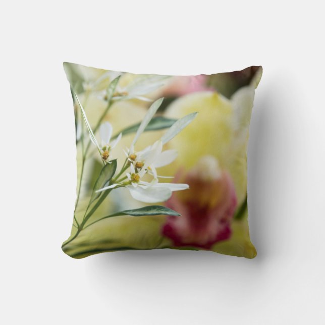 Un autre coussin avec une belle orchidée. (Recto)