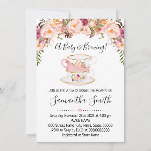 Un bébé brasse du thé baby shower rose invitation