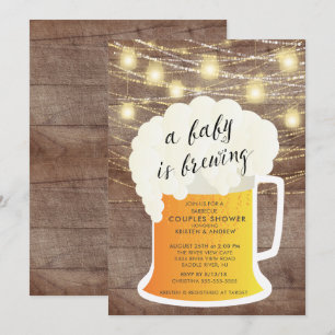 Un bébé brasse une invitation au Baby shower neutr