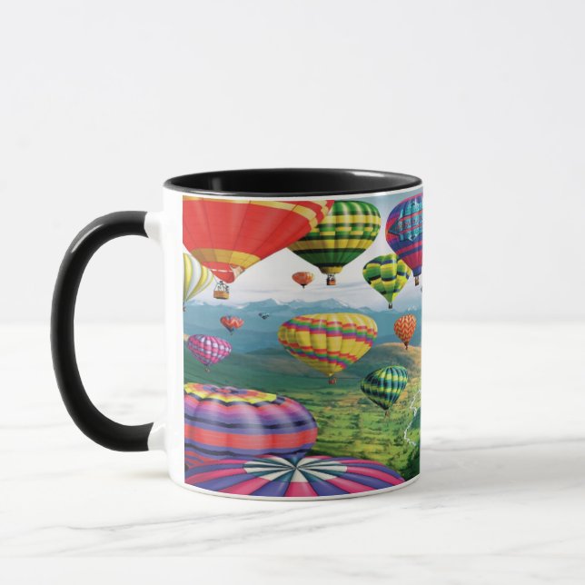 Un bon nombre de tasse chaude de ballons à air (Gauche)
