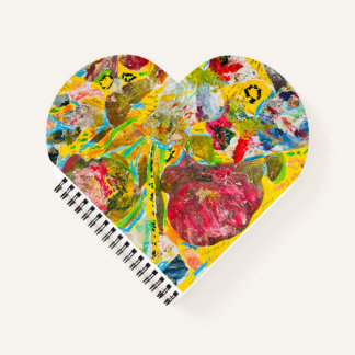 Un cahier en forme de cœur intitulé 'A Rose By Any