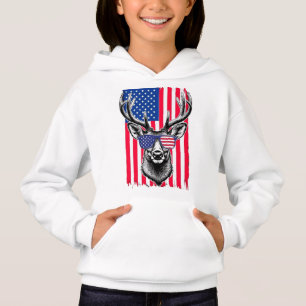 Un cerf patriotique portant des lunettes de soleil