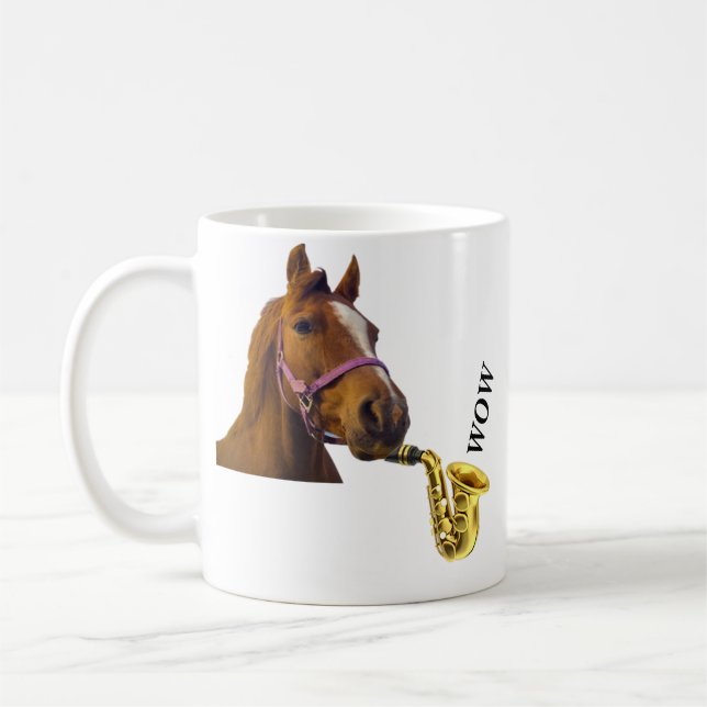 Un cheval jouant la tasse de saxophone wouah (Gauche)