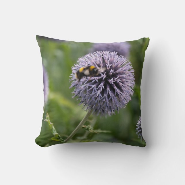 Un Coussin avec une autre petite bête occupée (Recto)