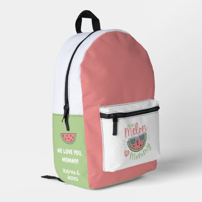 Un dans un sac à dos maman melon (Coin arrière gauche)