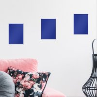 Un décor bleu vif avec un carré blanc propre