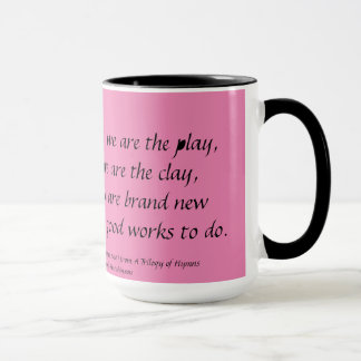 Un DIEU EST la tasse Stephanie Hutchinson du vers