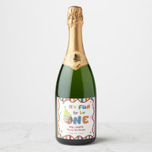 Un est drôle chapeau fête d'anniversaire étiquette