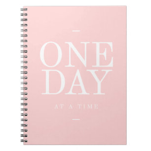 Un jour - carnet rose de citations inspirées de