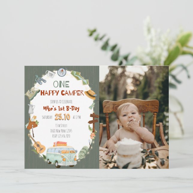 Un Joyeux Camper Anniversaire Carte d'invitation (Debout devant)