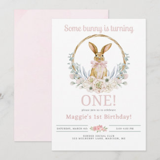 Un lapin fait une invitation d'anniversaire