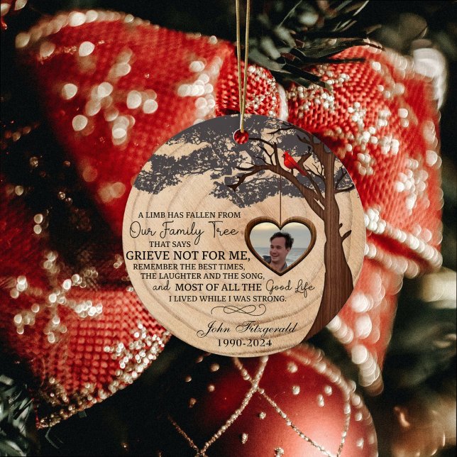 Un Membre Est Tombé De Notre Ornement D'Arbre Fami (Créateur téléchargé)