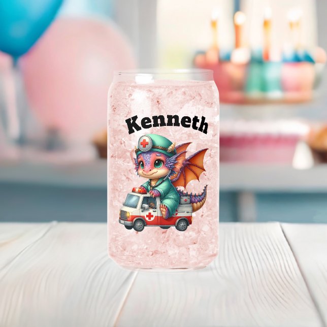 Un mignon petit dragon en tenue de médecin ! (Insitu (Baby Shower))