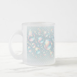 Un mug givré à impression de bulles