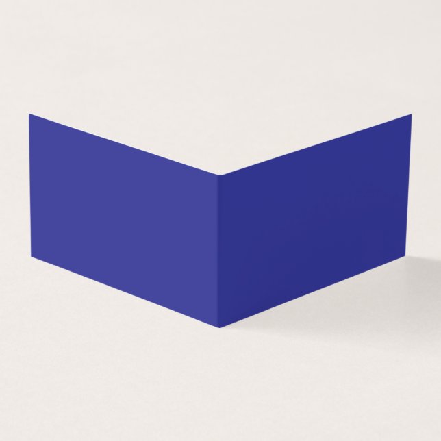 un mur bleu avec une horloge (Outside)