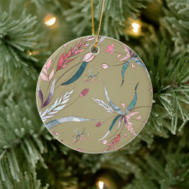 Un ornement rond présente un motif floral 