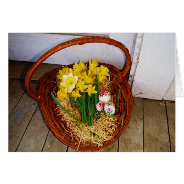Un panier de jonquilles jaunes et d'oeufs de Pâque (Devant horizontal)