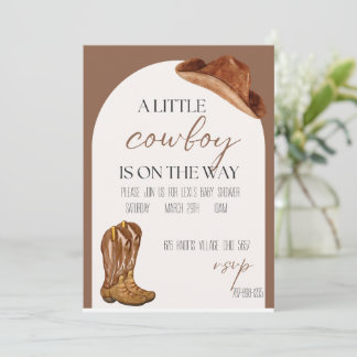 Un petit cow-boy est sur le chemin des invitations