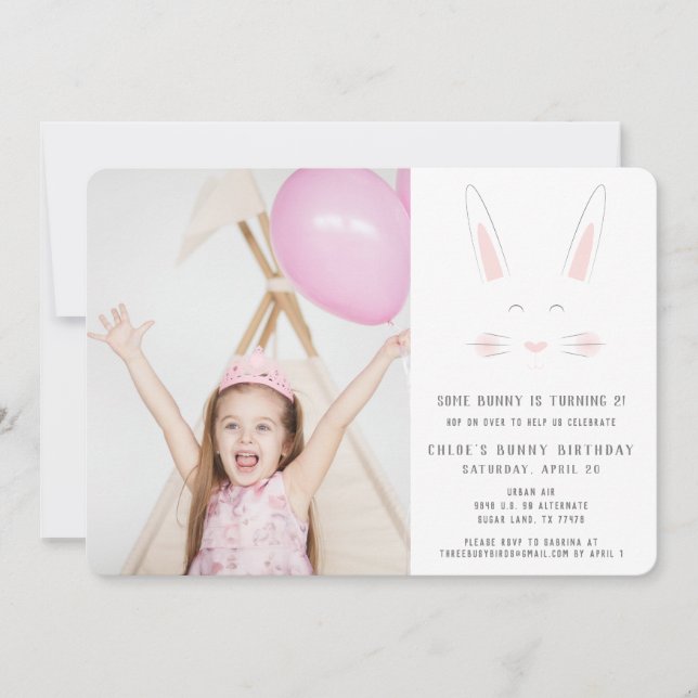 Un petit lapin a un Carte photo d'anniversaire (Devant)