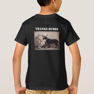 Un soldat à Fatigues avec son T-shirt Chien Milit