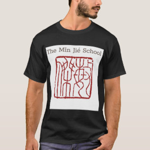 Un T-shirt avec le logo de l'école Min Jie