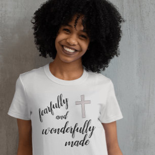 Un T-shirt chrétien avec une grande frayeur et mer