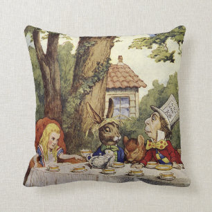 Un thé fou avec Alice dans le coussin du pays des