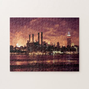 Unabhängigkeitstag-Feuerwerke hinter Manhattan