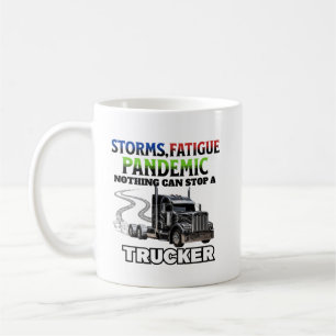 Unaufhaltsamer Fahrer auf der Fahrtgeschwindigkeit Kaffeetasse