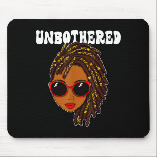 Unbekümmerte Afro-Frau Sonnenbrille African Americ Mousepad