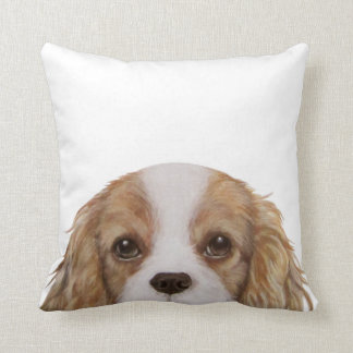Unbekümmerter Königcharles Spaniel durch miart Kissen