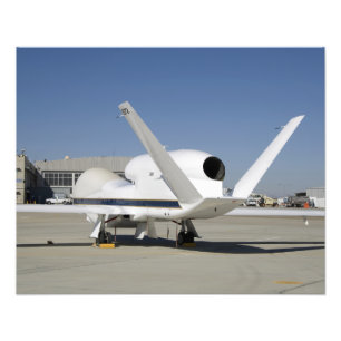 Unbemannte Flugzeuge 2 des globalen Falken Fotodruck
